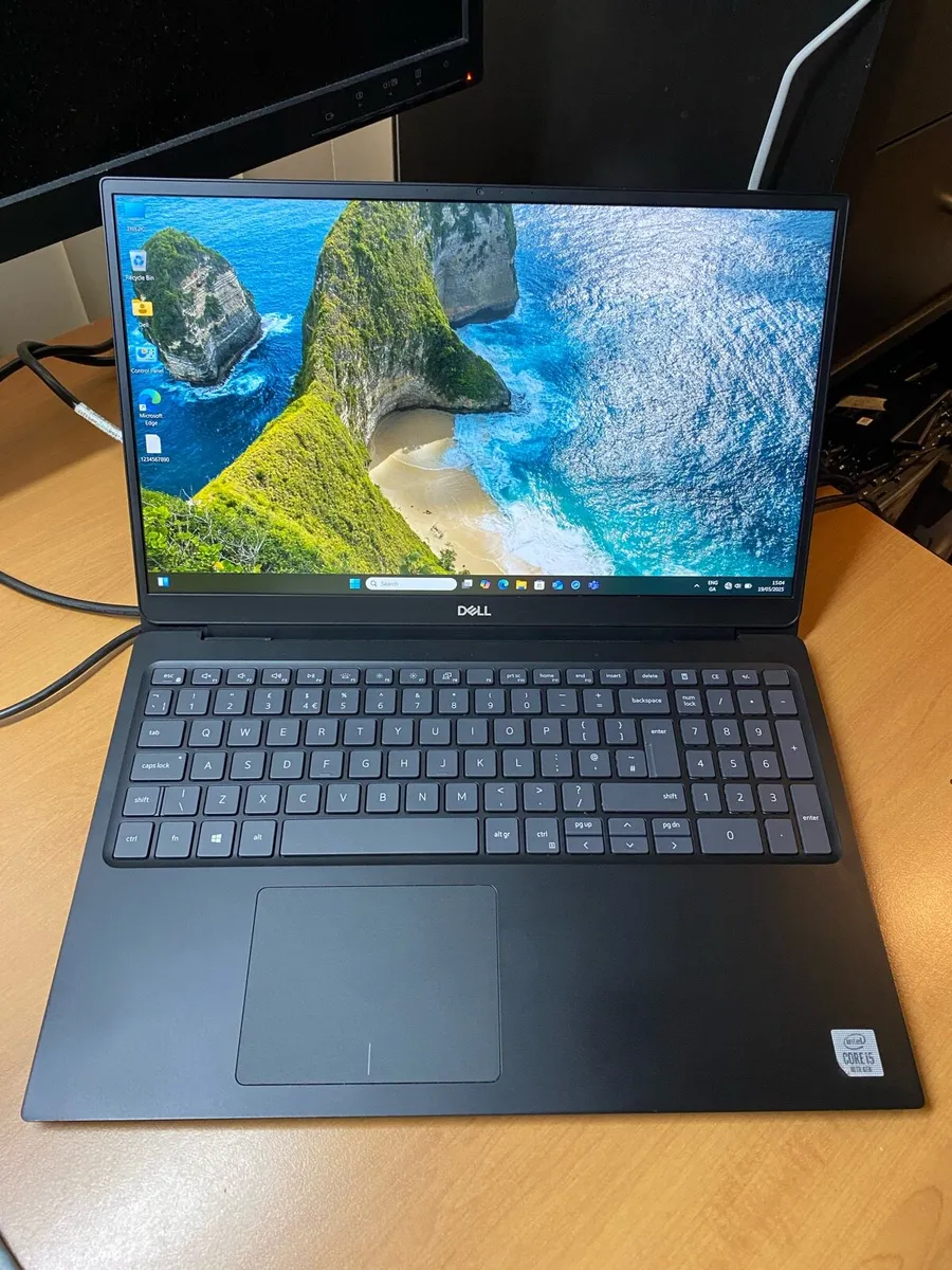 Dell laptop i5 pro 16-256-500 win 11 - Image 1
