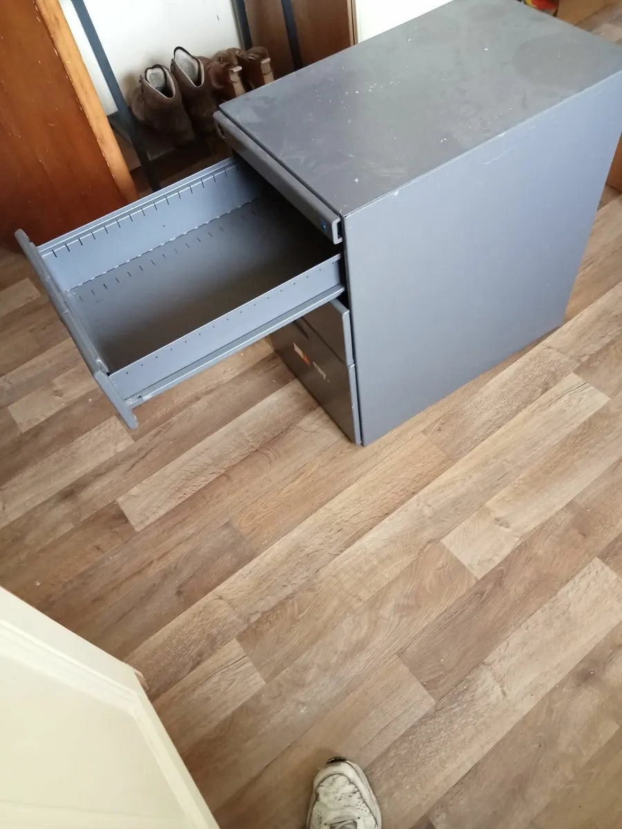 Filing cabinet x 2 - Image 2
