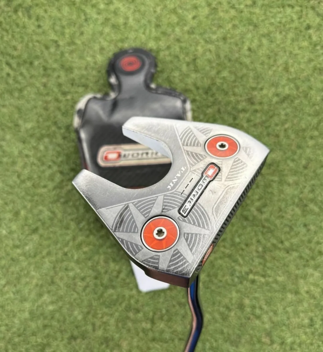 ODYSSEY O-WORKS TANK 7 PUTTER / 35″ - Image 2
