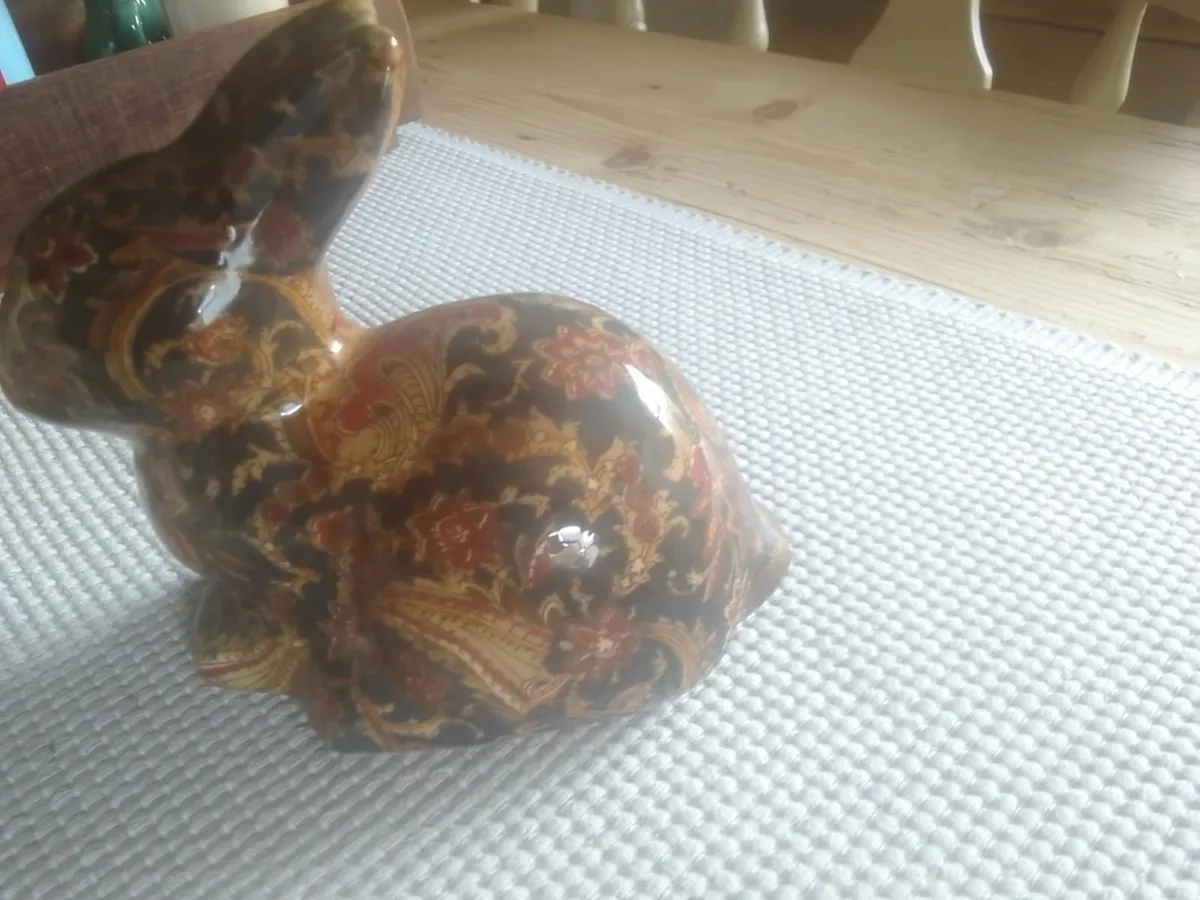 VINTAGE 1970' s PAISLEY CERAMIC RABBIT ORNAMENT - Image 3