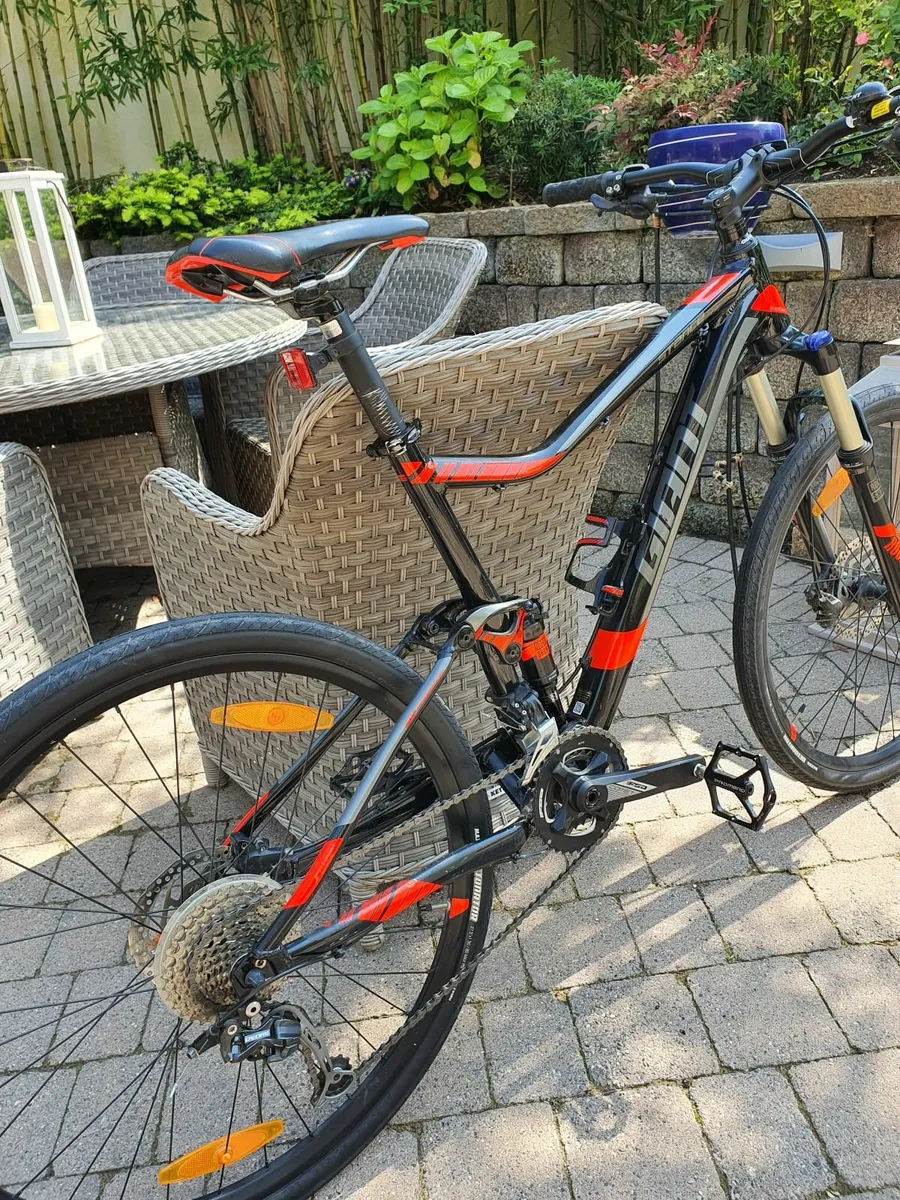 Mountain Bike (GIANT) and indoor trainer (TacX) - Image 1