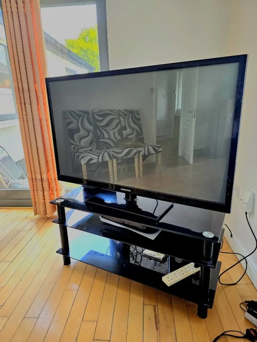 Samsung PS51D450 - 51" plasma TV with Glass Stand - Image 1