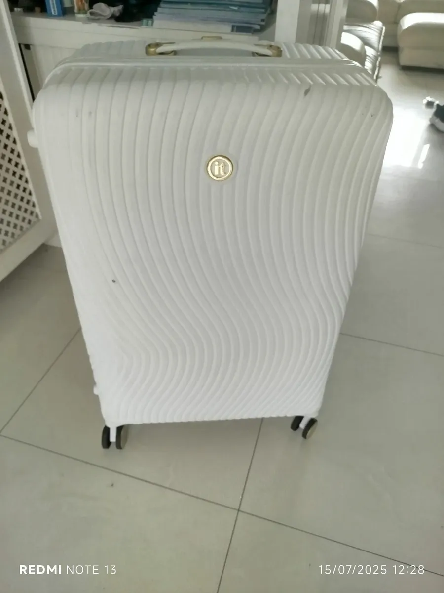 Large hardshell suitcase - Image 1