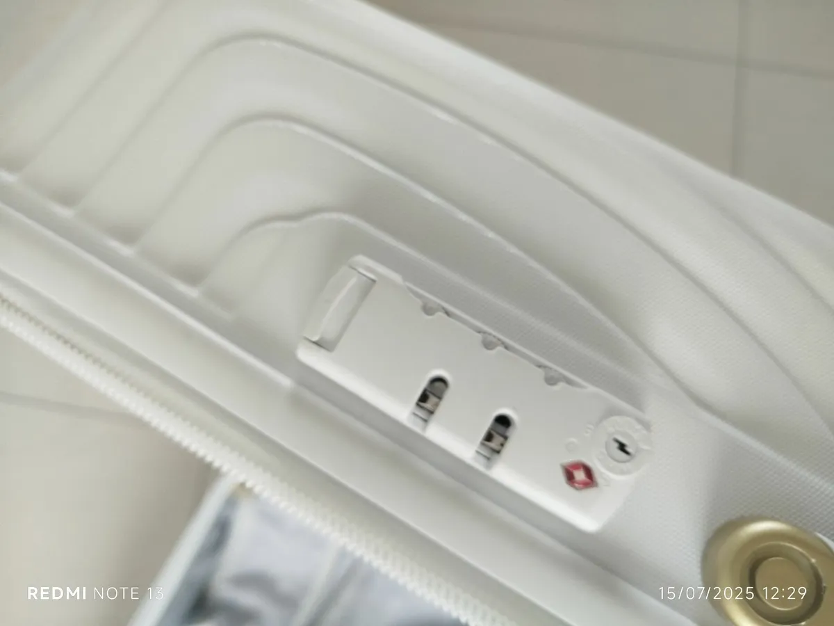 Large hardshell suitcase - Image 3