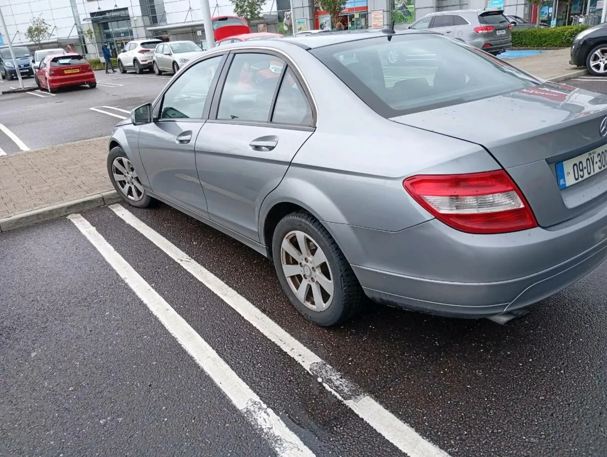 Mercedes Benz 2009 - Image 3