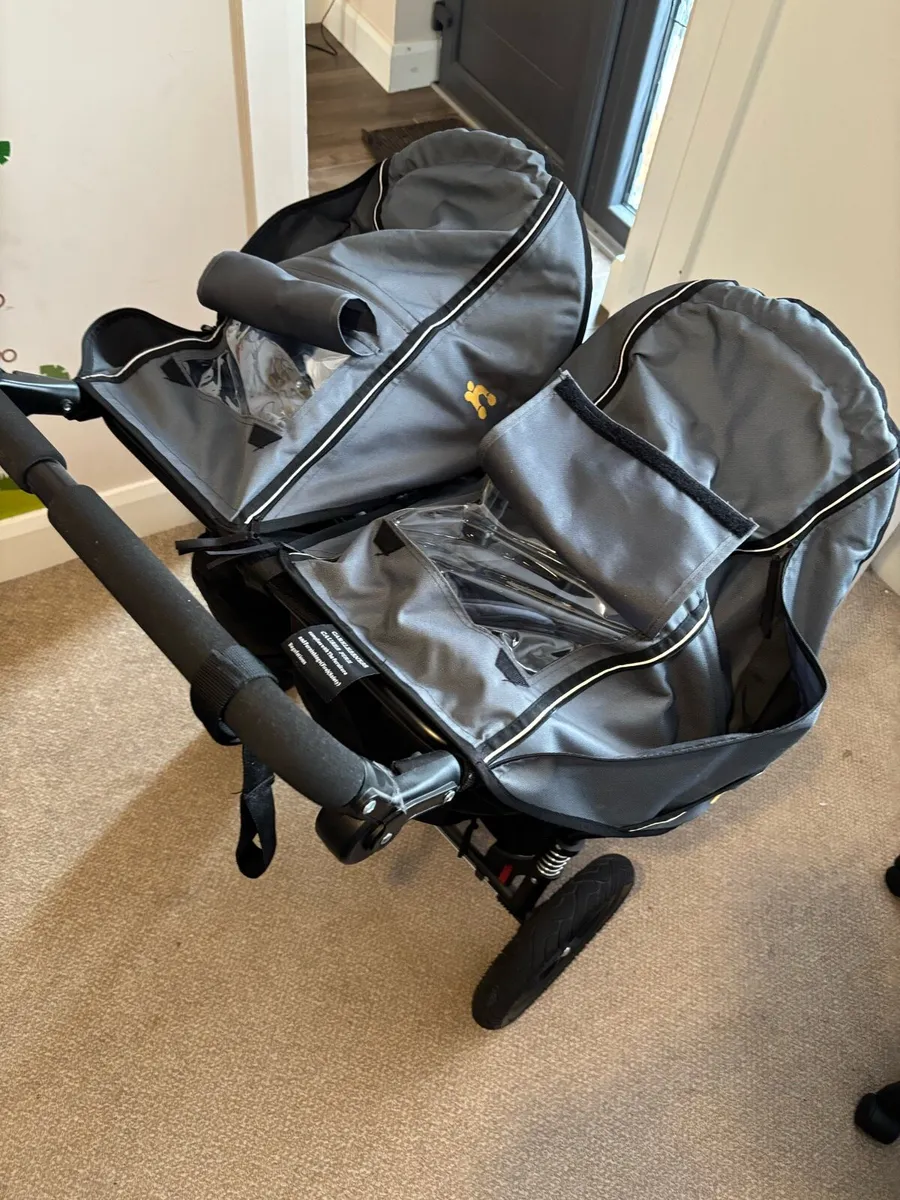 Out and about double stroller - Image 3