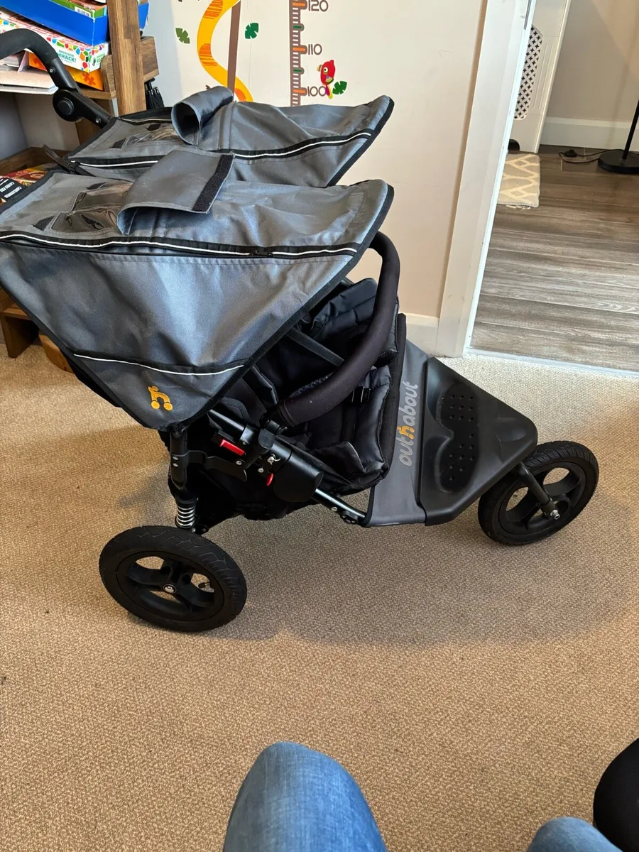 Out and about double stroller - Image 4