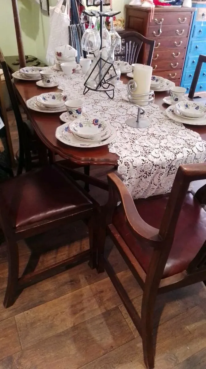 Dining table and 6 chairs - Image 1