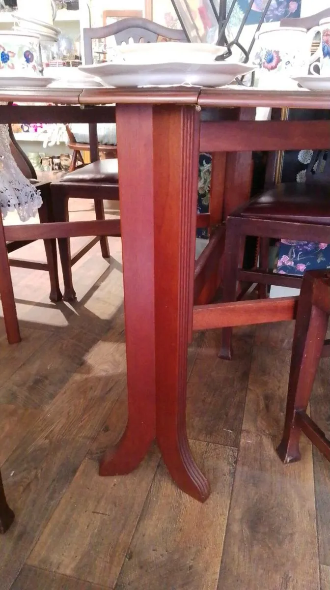 Dining table and 6 chairs - Image 2
