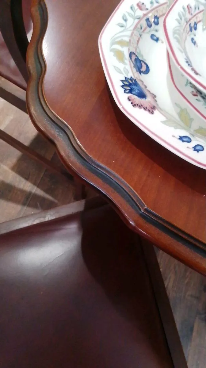 Dining table and 6 chairs - Image 3