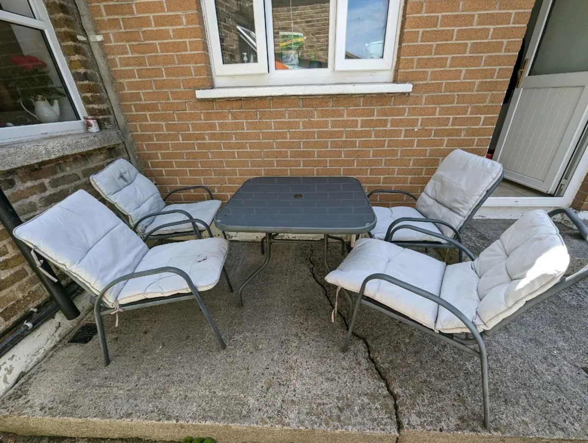 Garden furniture - Image 1