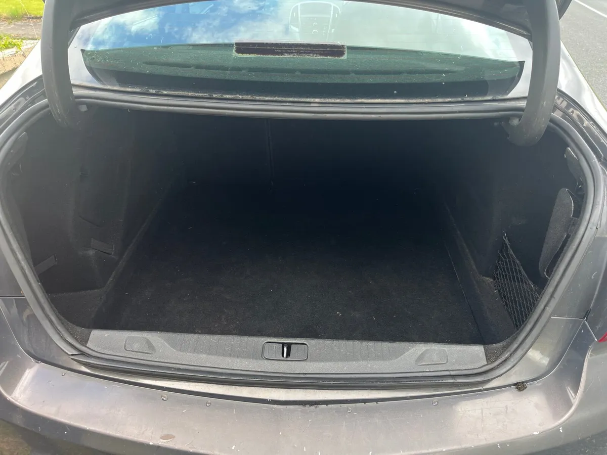 Opel Astra 2013 - Image 2