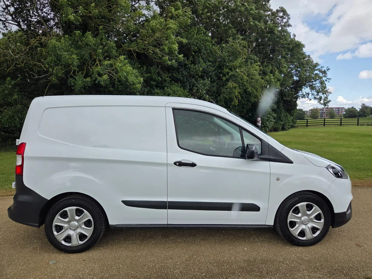 Ford Transit Courier 2022 - Image 1