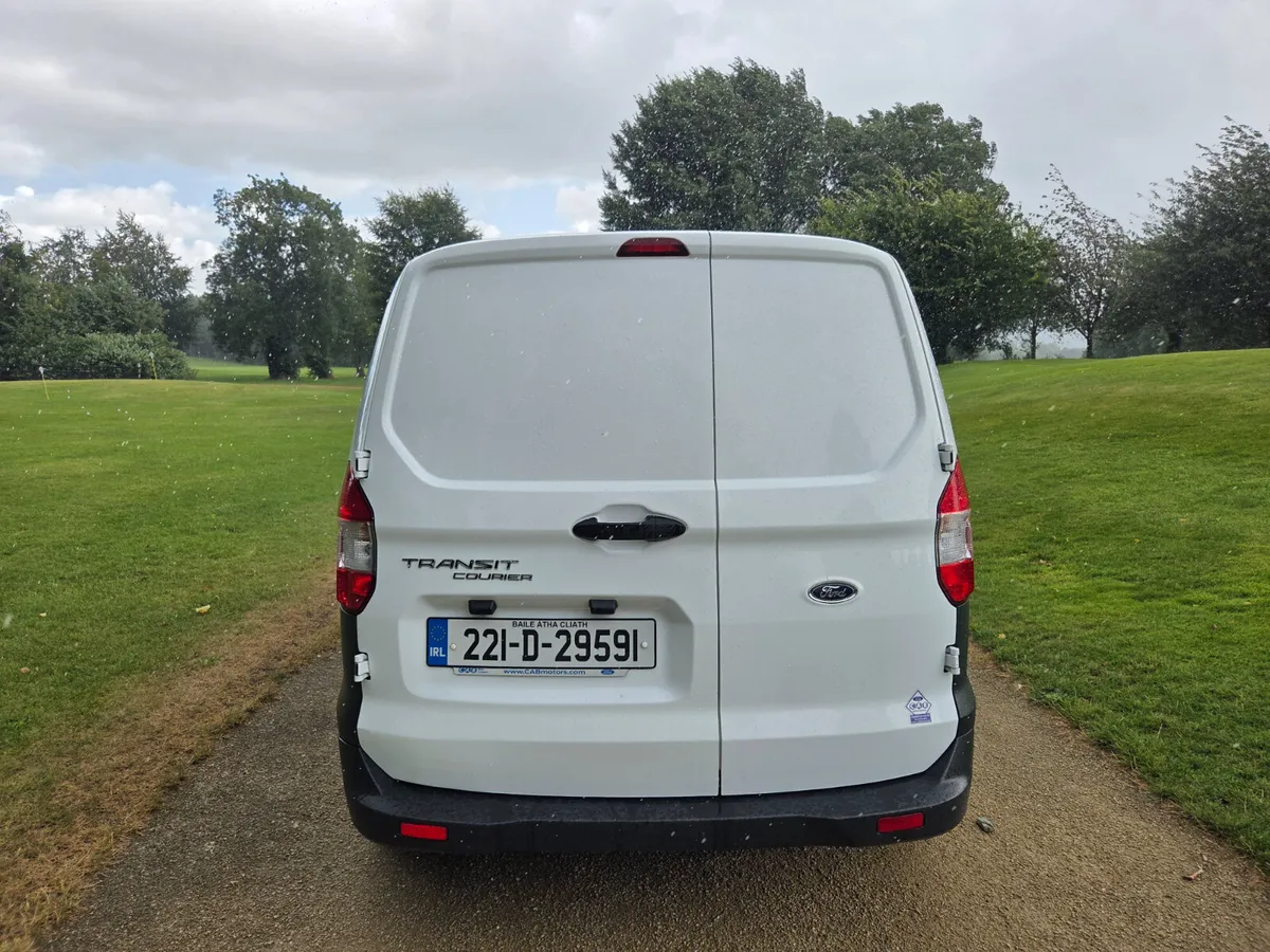 Ford Transit Courier 2022 - Image 2