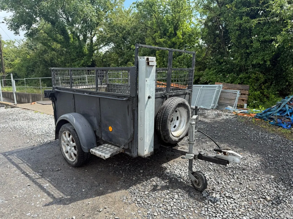 Trailer - Image 1