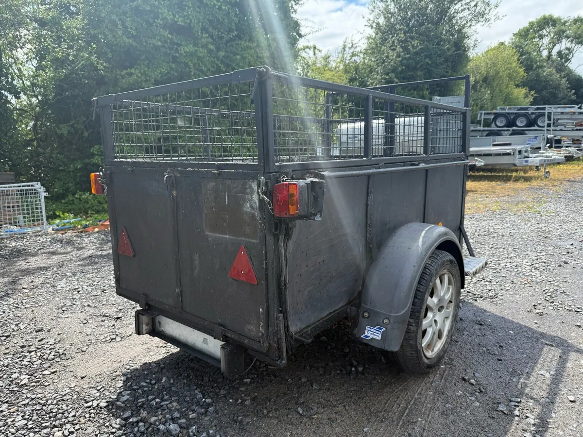 Trailer - Image 2