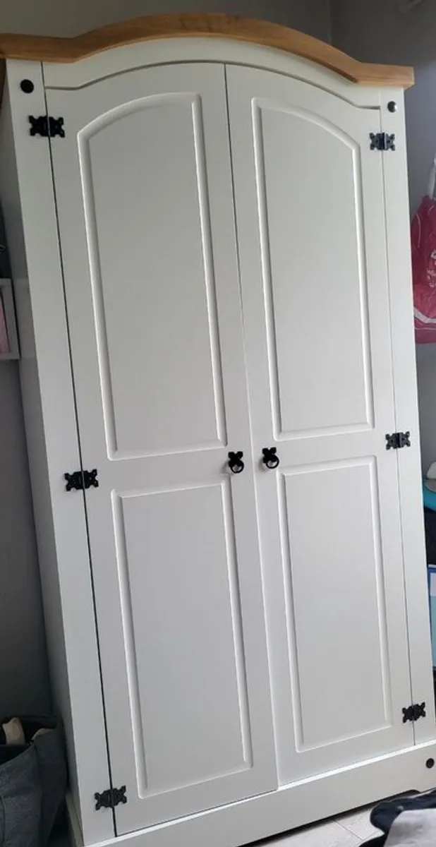 Bedroom set - Image 1