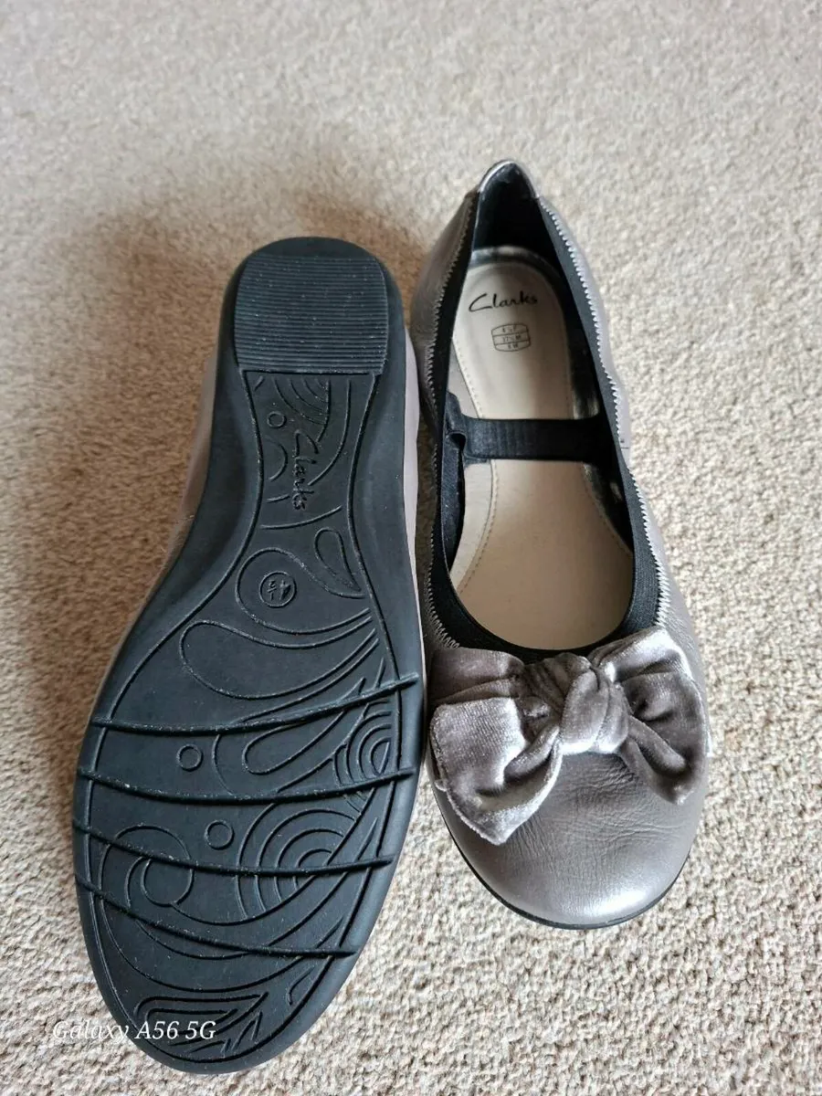 Clarkes pumps - Image 4