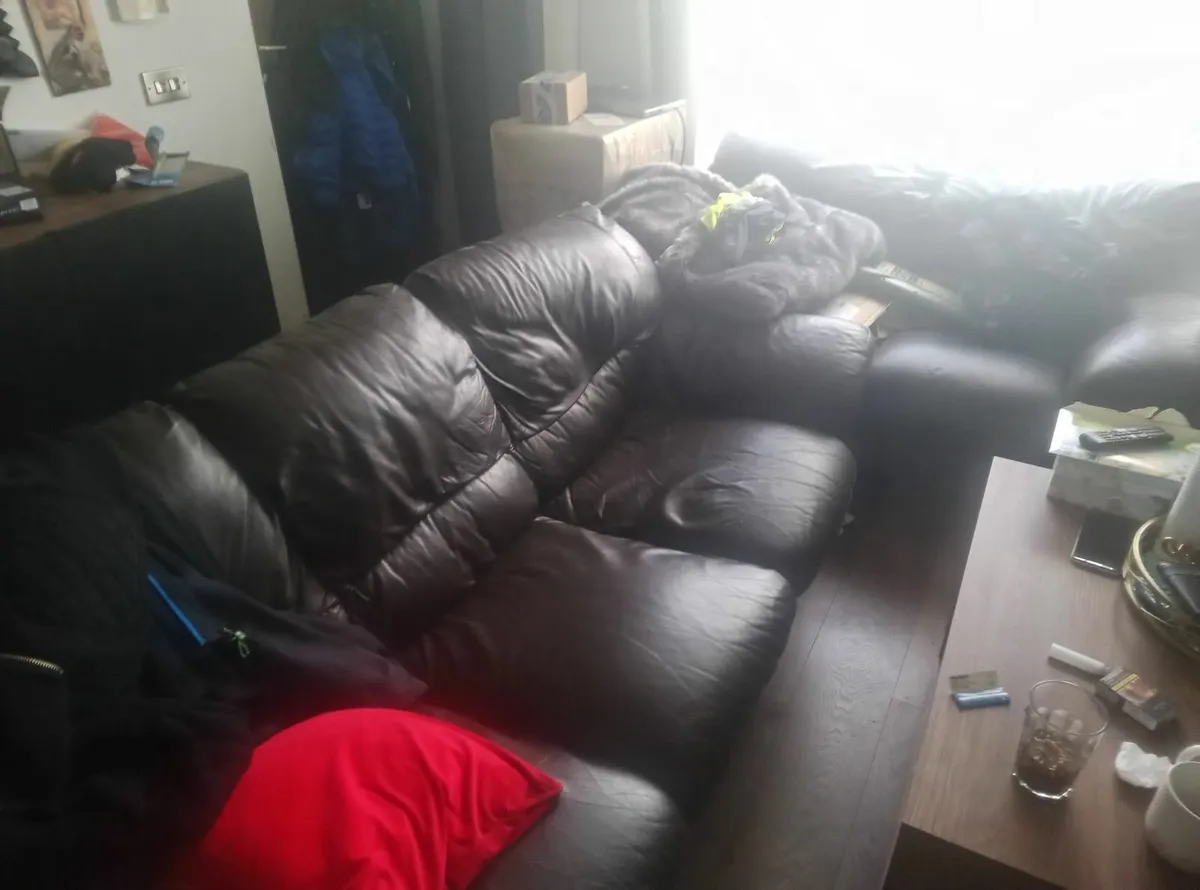 3+2 Italian leather sofas for free - Image 1