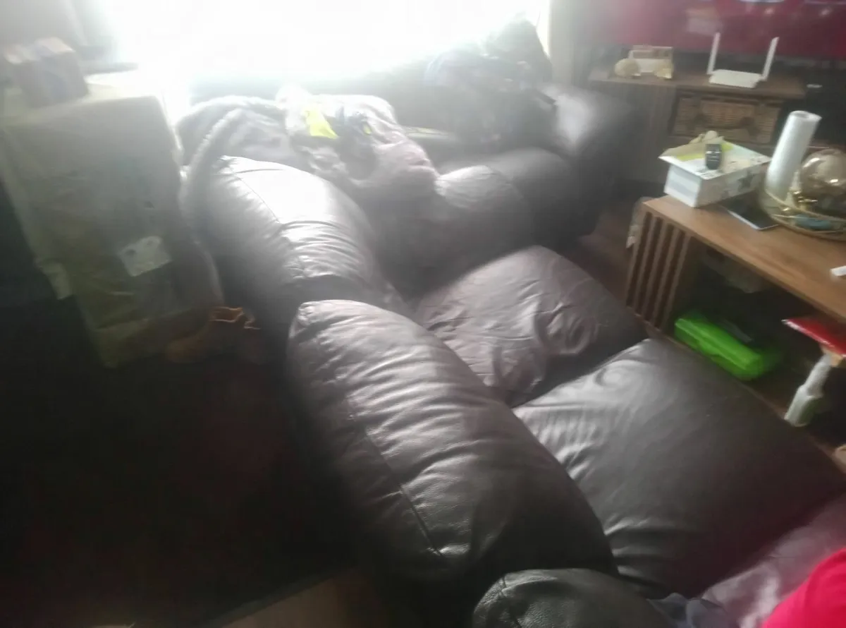 3+2 Italian leather sofas for free - Image 2