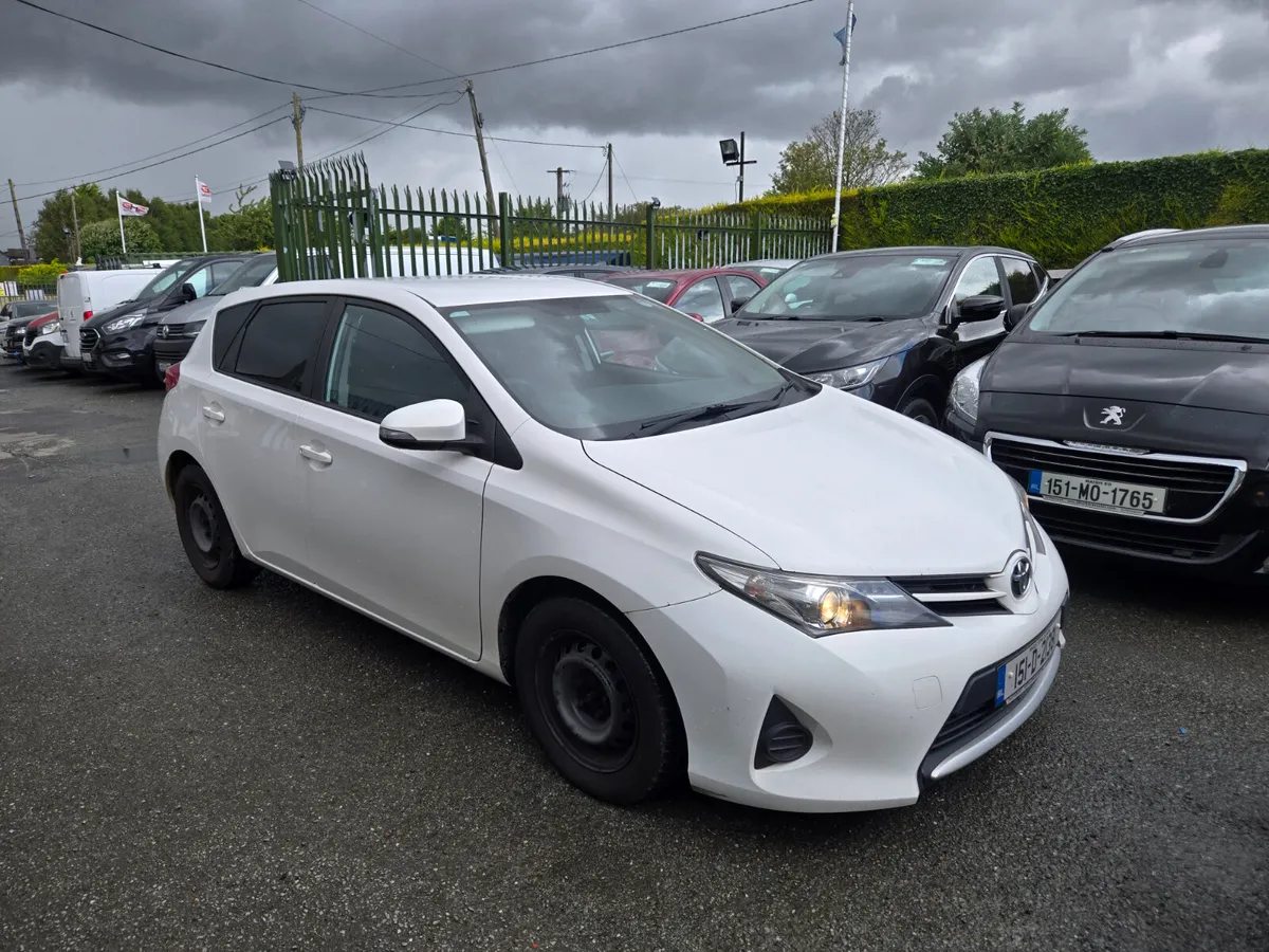 Toyota Auris 2015 Van - Image 1