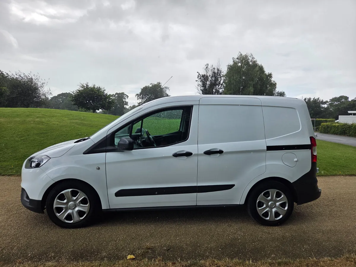 Ford Transit Courier 2022 - Image 4