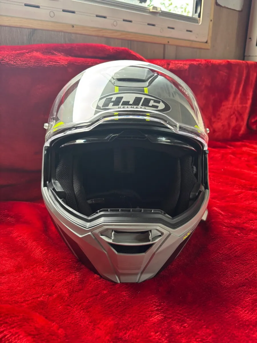 Motorbike helmet - Image 1