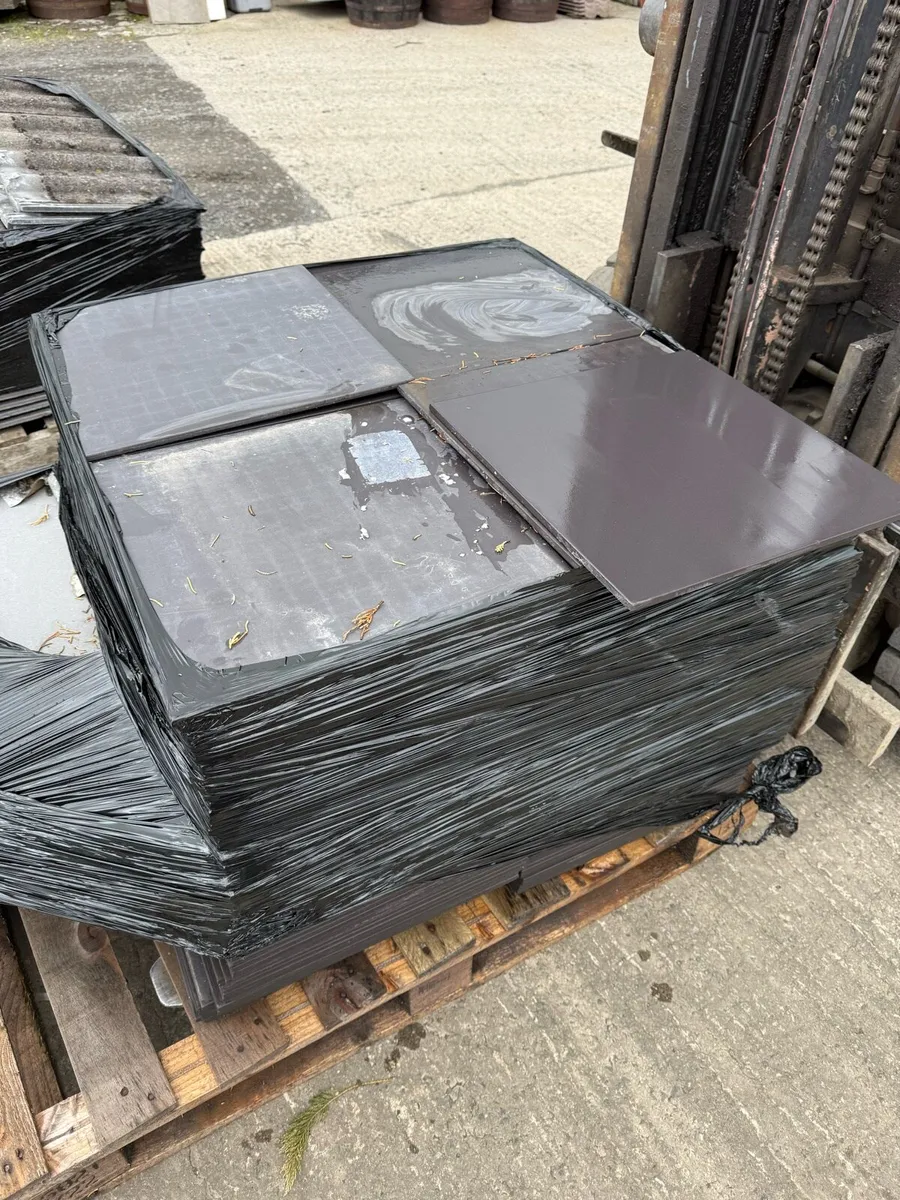 Bargain black floor tiles 35 meters £200 plus vat. - Image 2