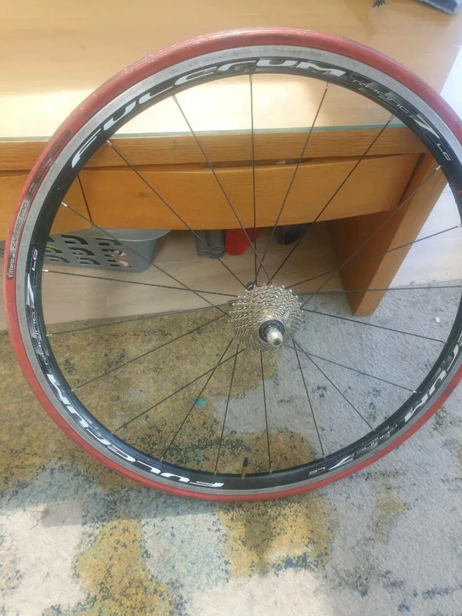 Bicycle turbo trainer with wheel - Image 2
