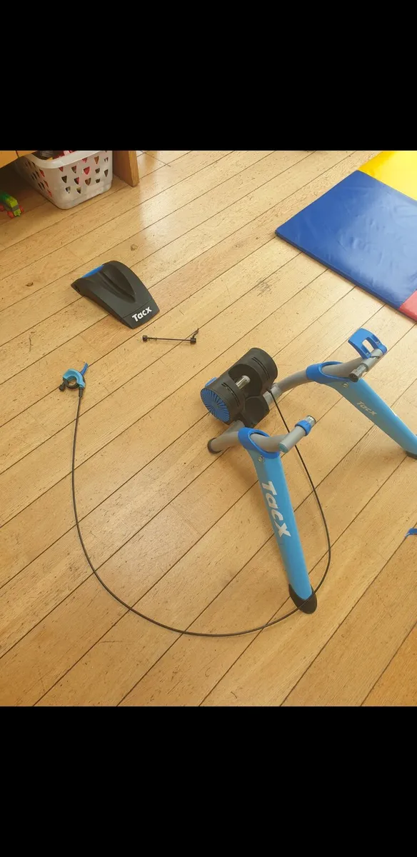 Bicycle turbo trainer with wheel - Image 3