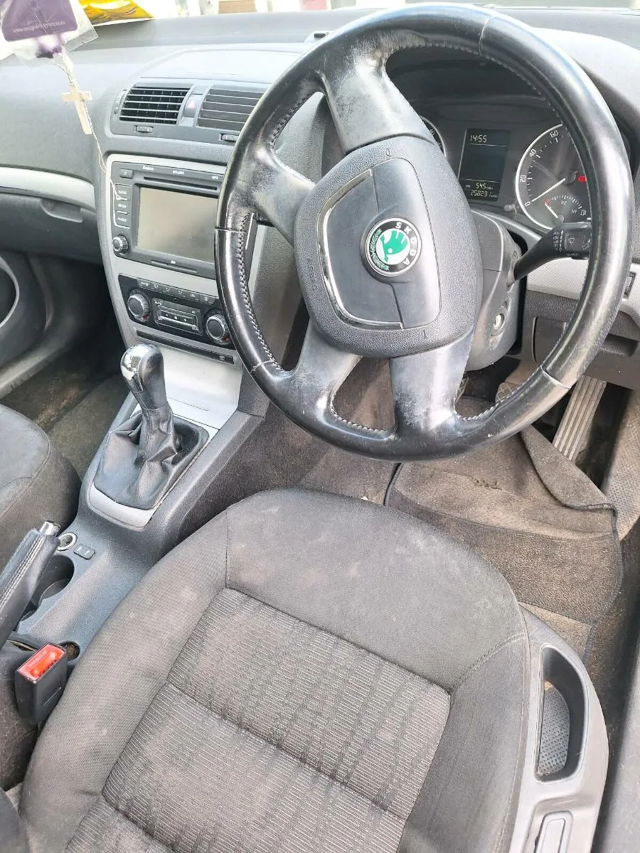 Car - Image 3