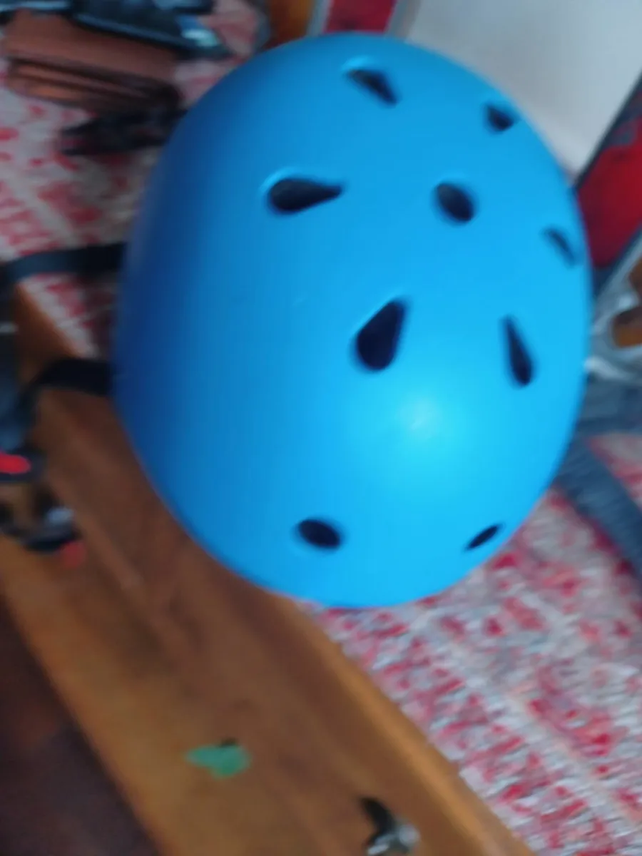 kids bike helmet - Image 1