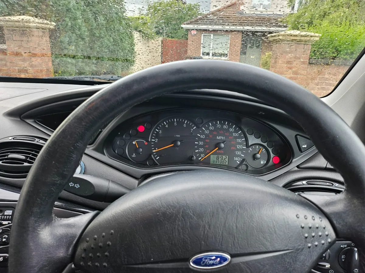 Ford Focus 2001 - Image 4