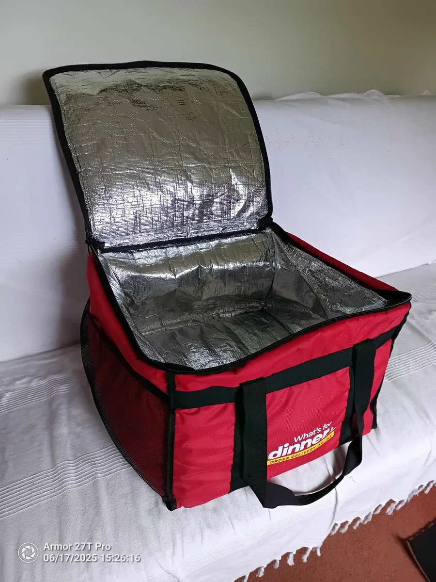 Cooling bag and 2x cup holders - Image 1