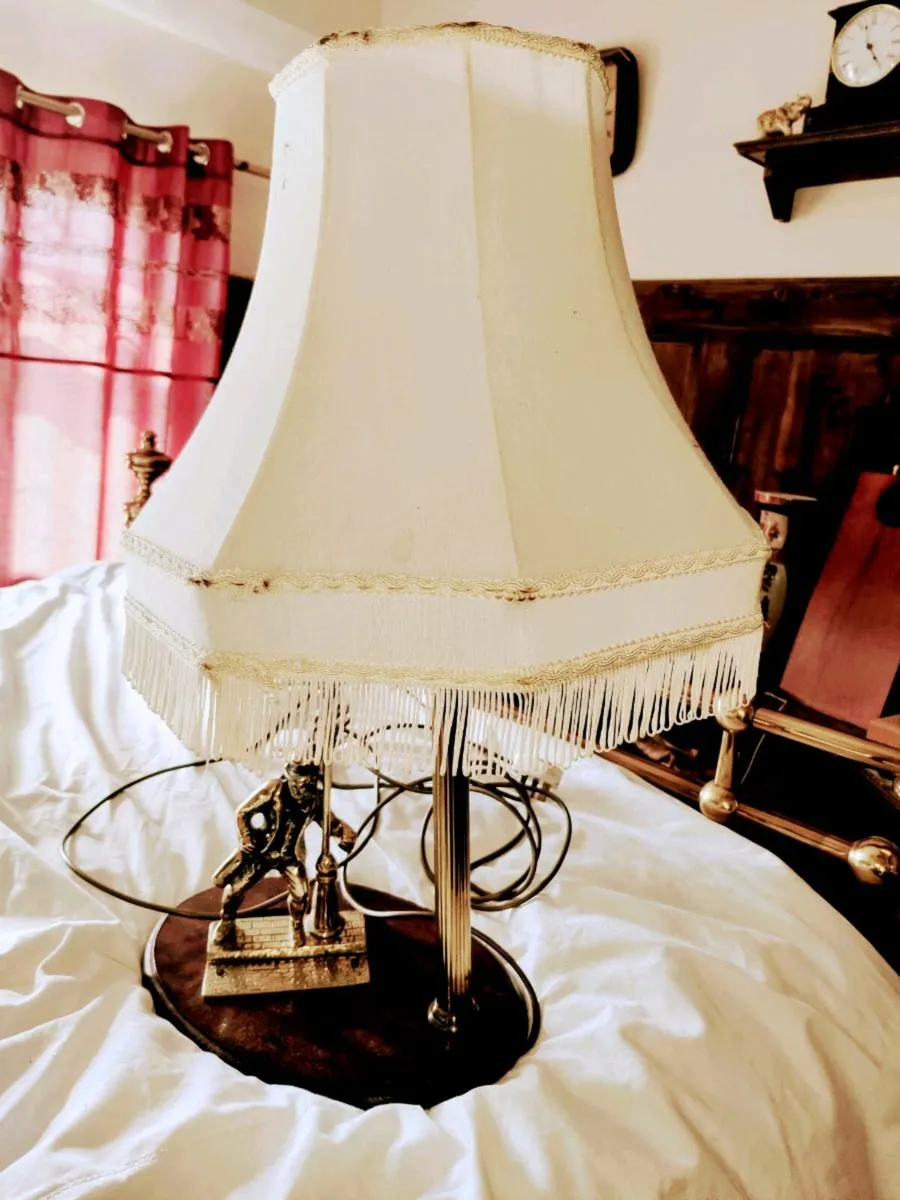 17TH CENTURY MAN, 14"Tall Solid Brass Table Lamp ! - Image 4