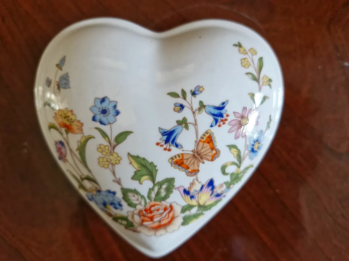 Aynsley ornaments and dresden ashtray - Image 1