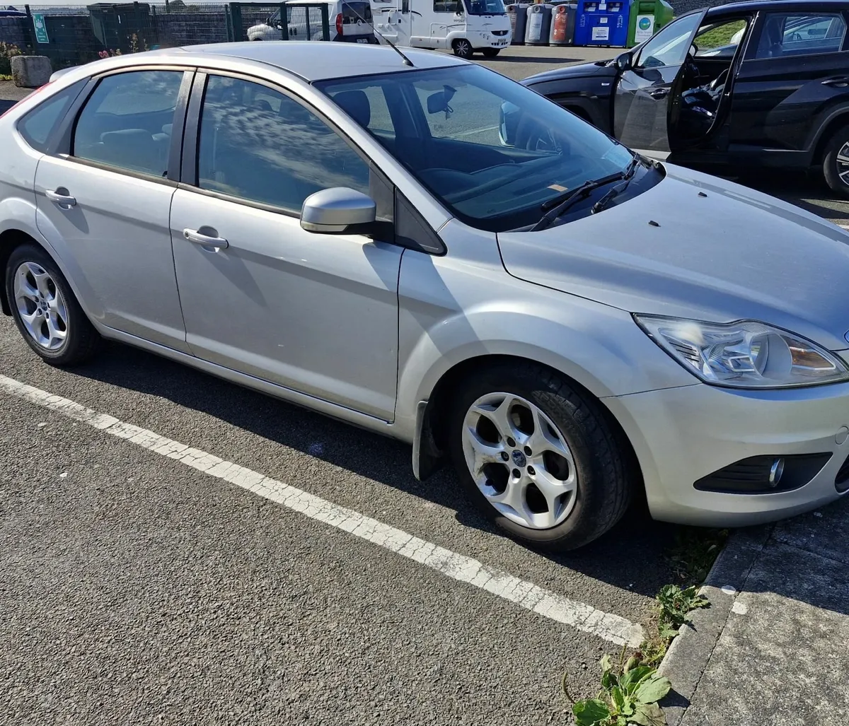 Ford Focus 2010 - Image 2