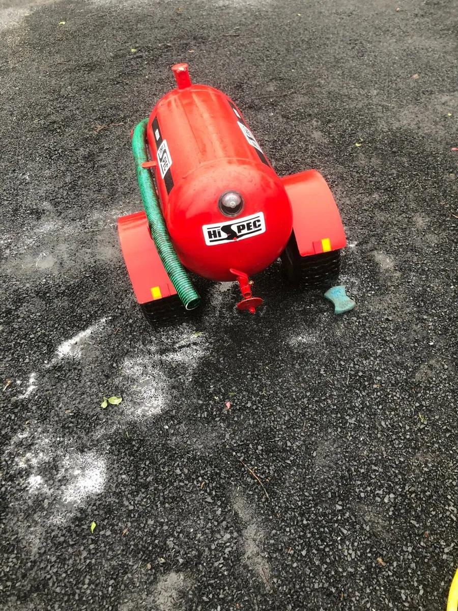 Slurry tank for gocart or pedal tractor - Image 1
