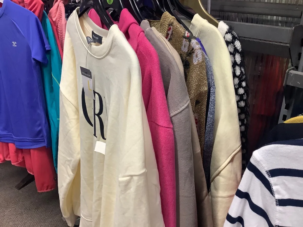 Bargain job lot of clothes - Image 3