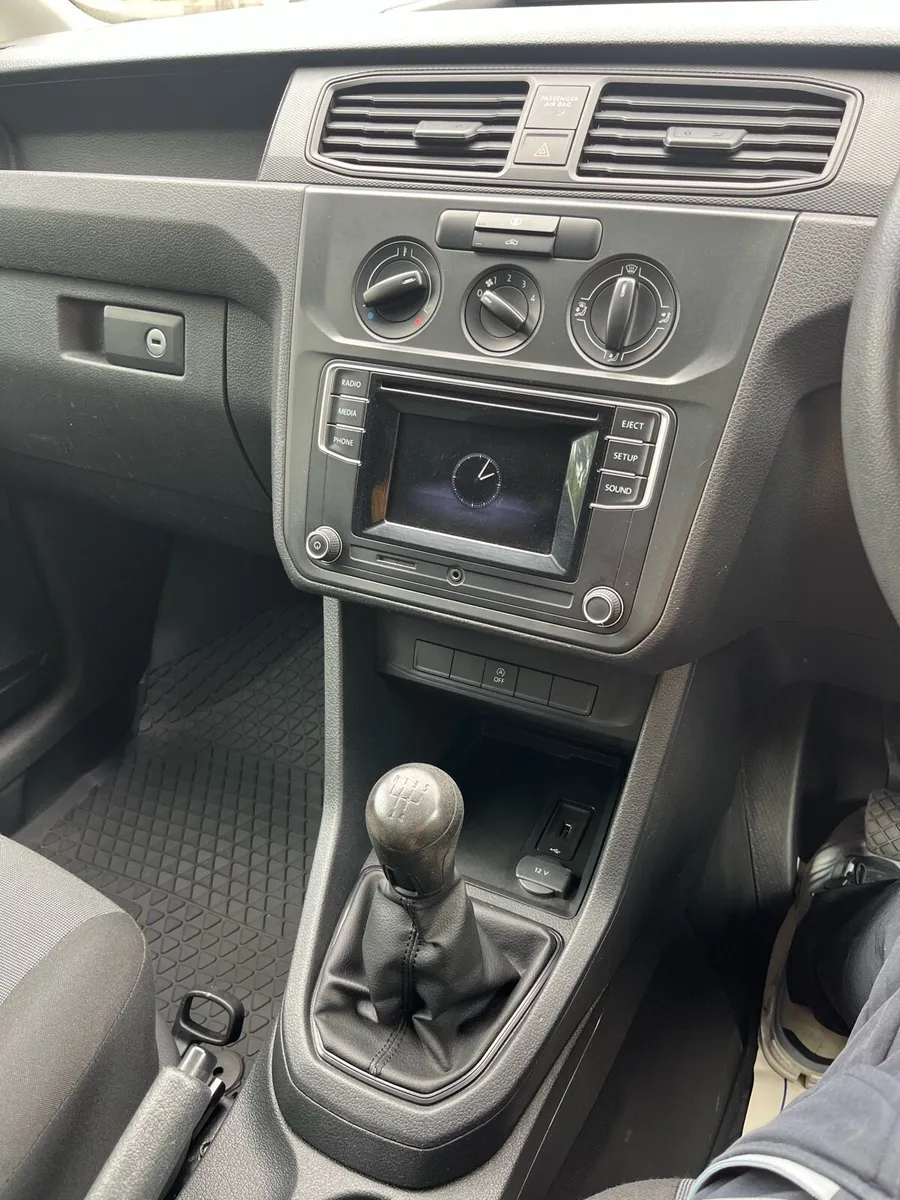 VW Caddy Van - Image 3