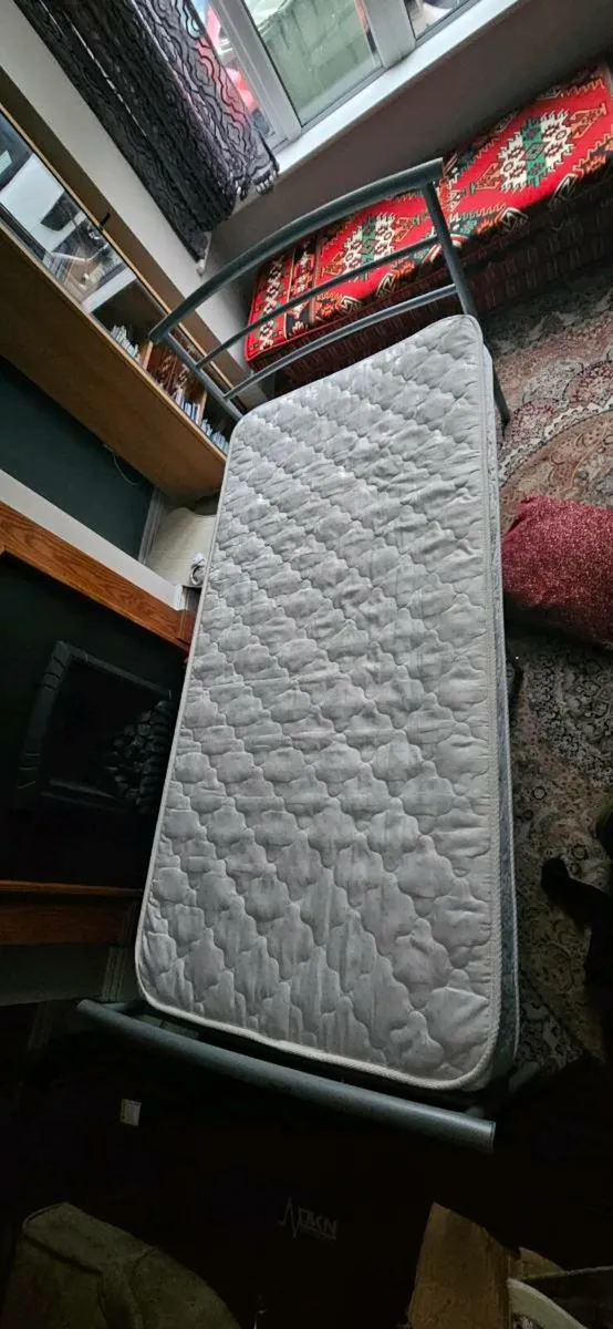 Bed - Image 1