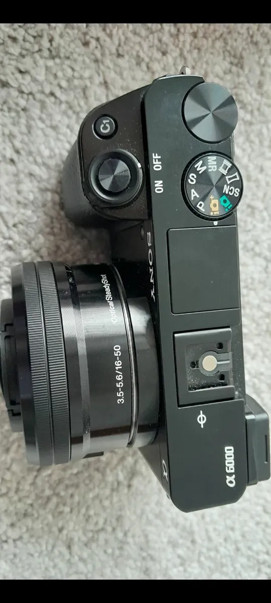 Sony mirrorless camera 6000. - Image 1