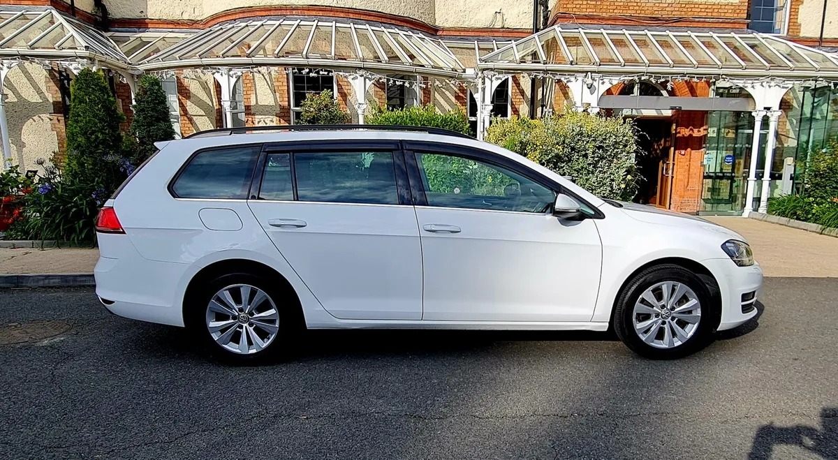 Stunning Golf 1.2 Automatic Estate - Image 4