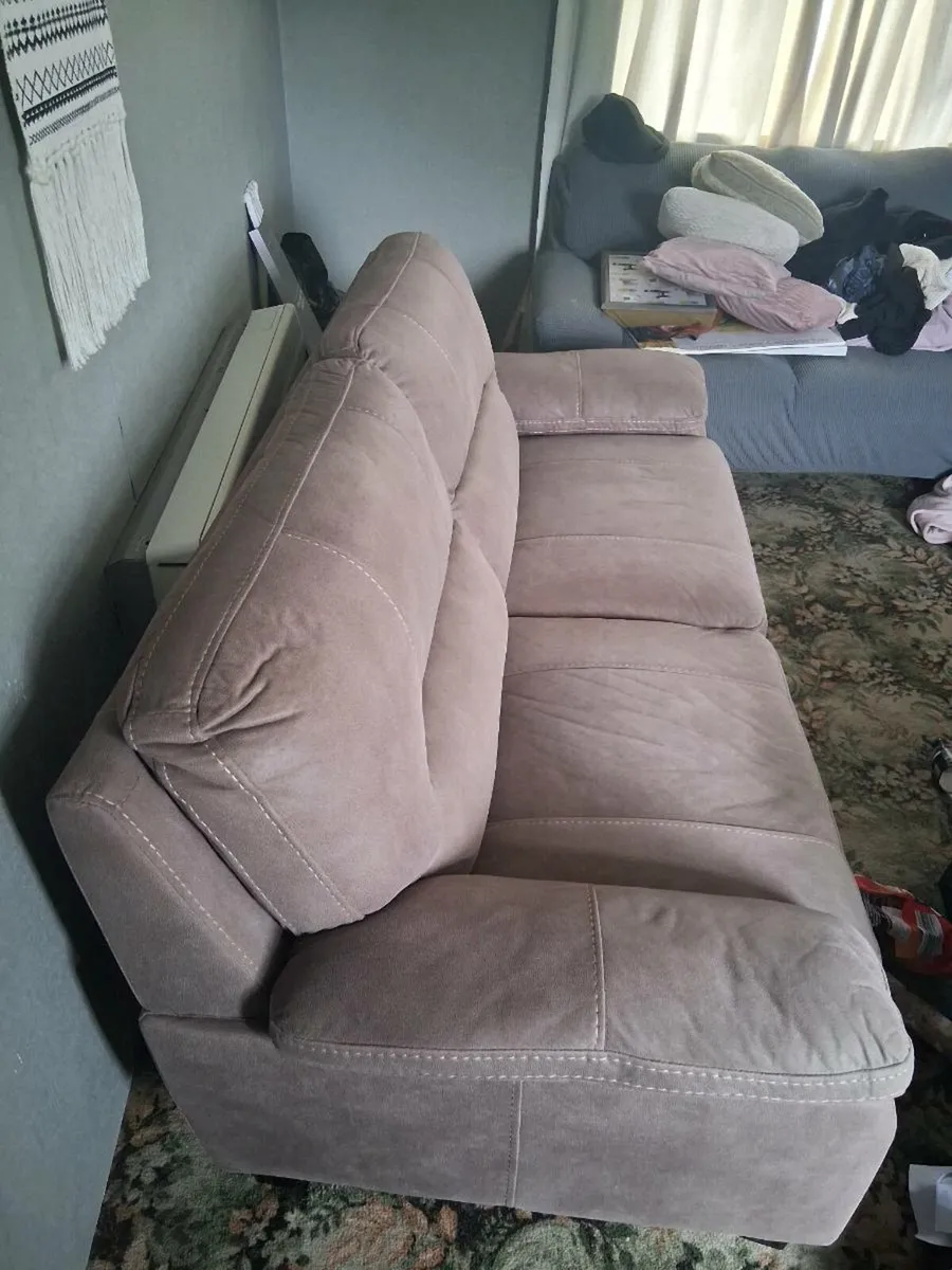 Suite of furniture - Image 2
