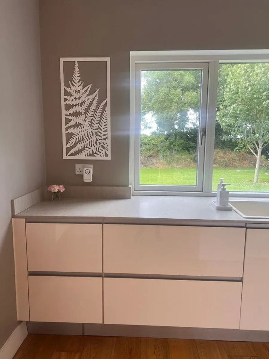 Beautiful Kube Kitchen with Integrated Appliances - Image 2