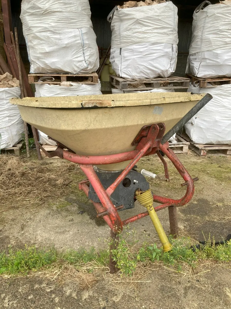 Fertiliser Spreader - Image 2