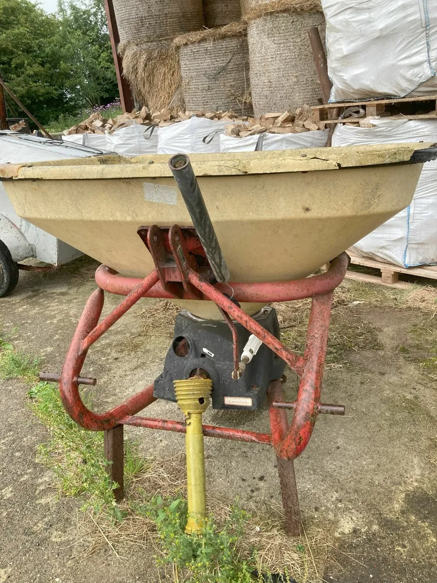 Fertiliser Spreader - Image 3