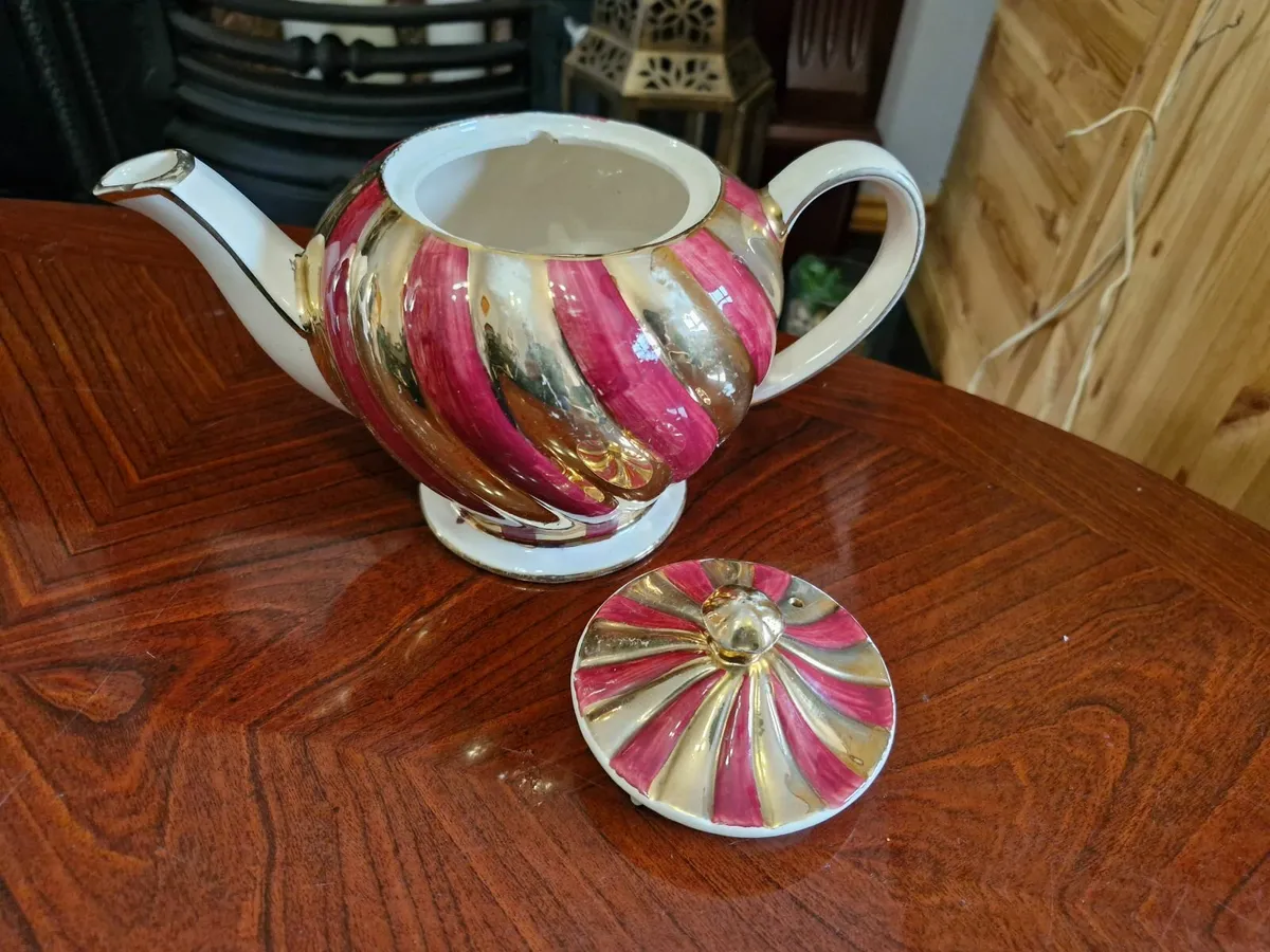 Saddler teapot - Image 1
