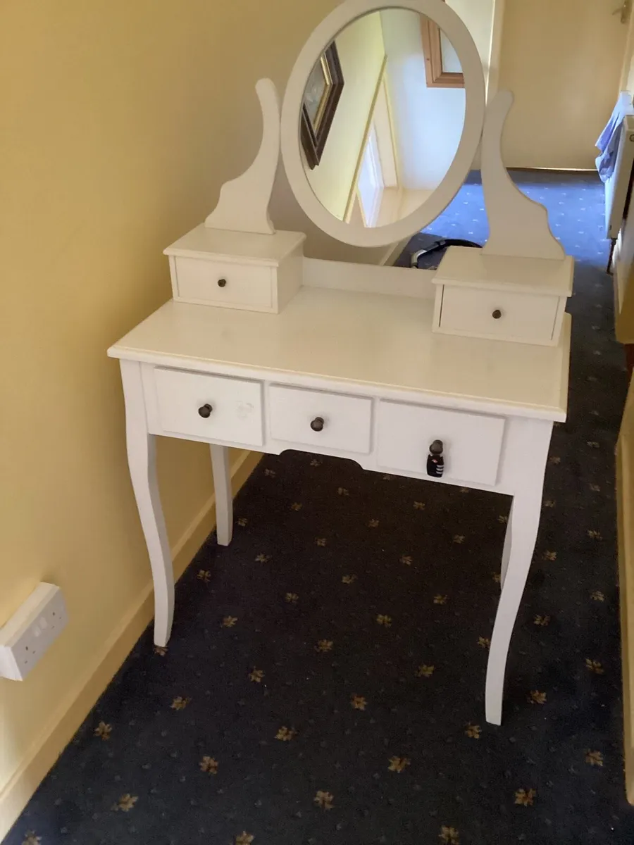Dressing table - Image 1