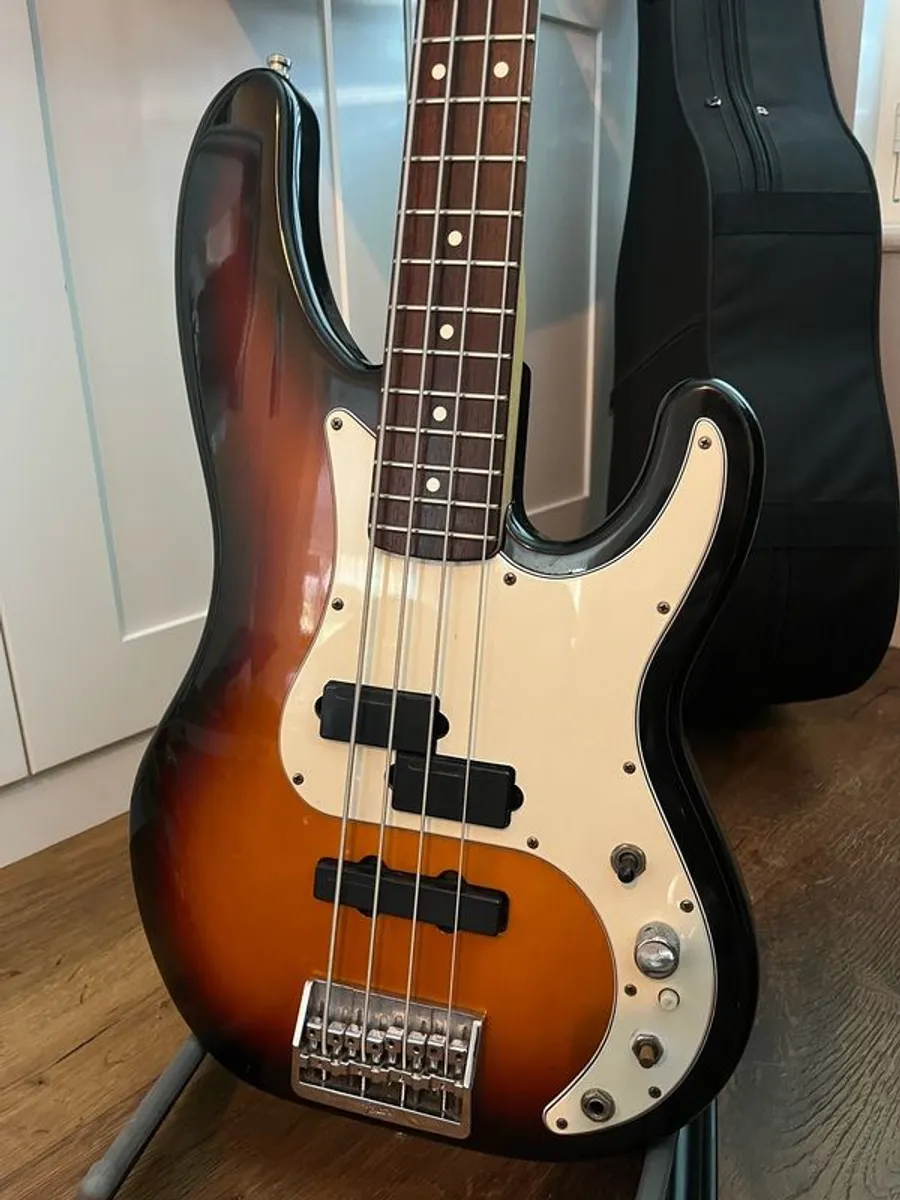 Fender Precision Bass plus - loaded body - Image 1